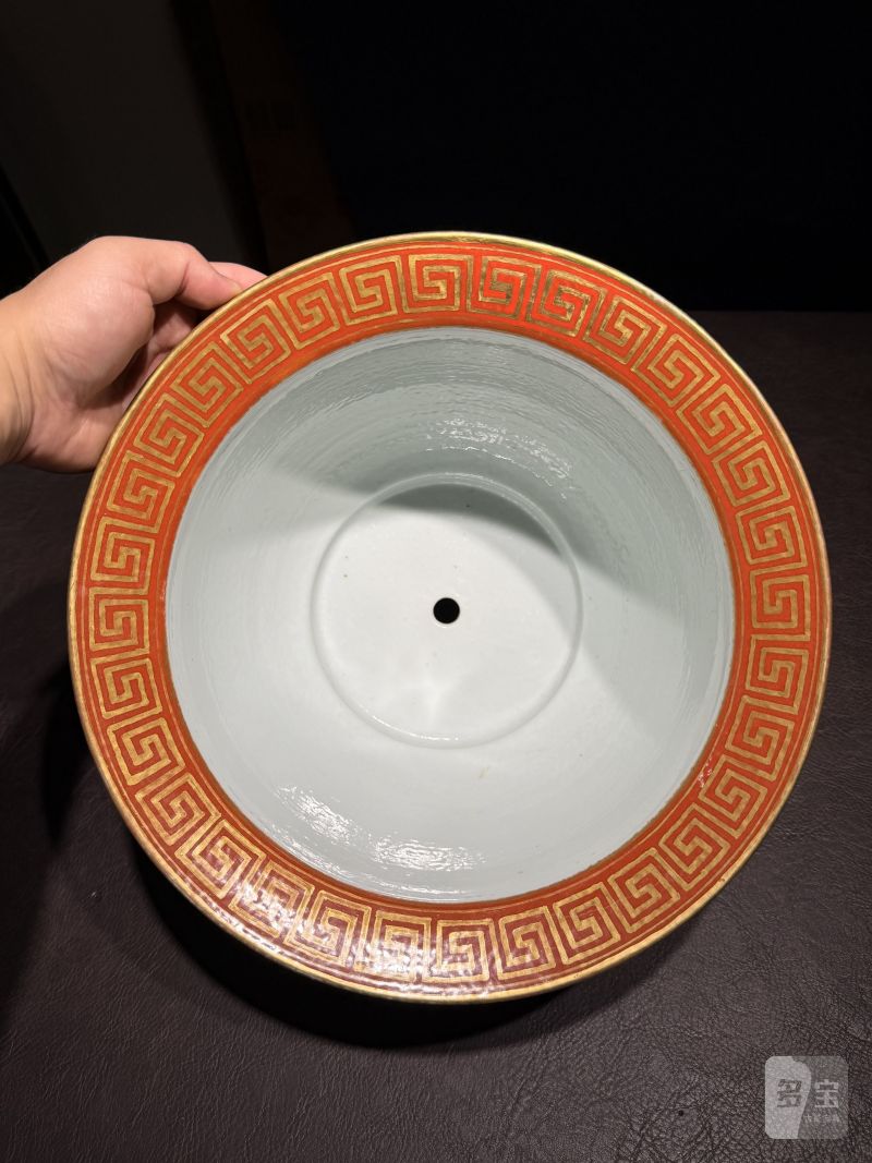 清同治 珊瑚红地描金“喜”字纹花盆 - 图9
